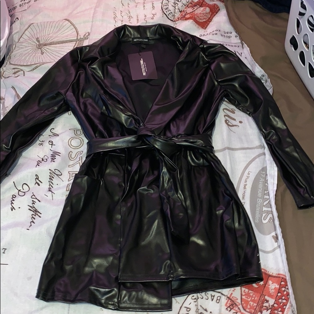 Long sleeve black wrap-up blazer. Size Xs